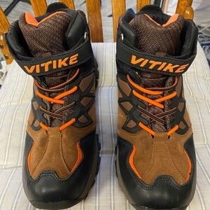 VITIKE BIG BOY HIKING BOOTS SIZE 6.5 US SIZE 39 EUR W/SNOW CLEAT BROWN/BLACK